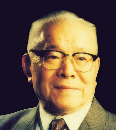 1941年，西方把青霉素列为军事机密，中国老百姓和军人伤口发炎红肿后，往往因为没