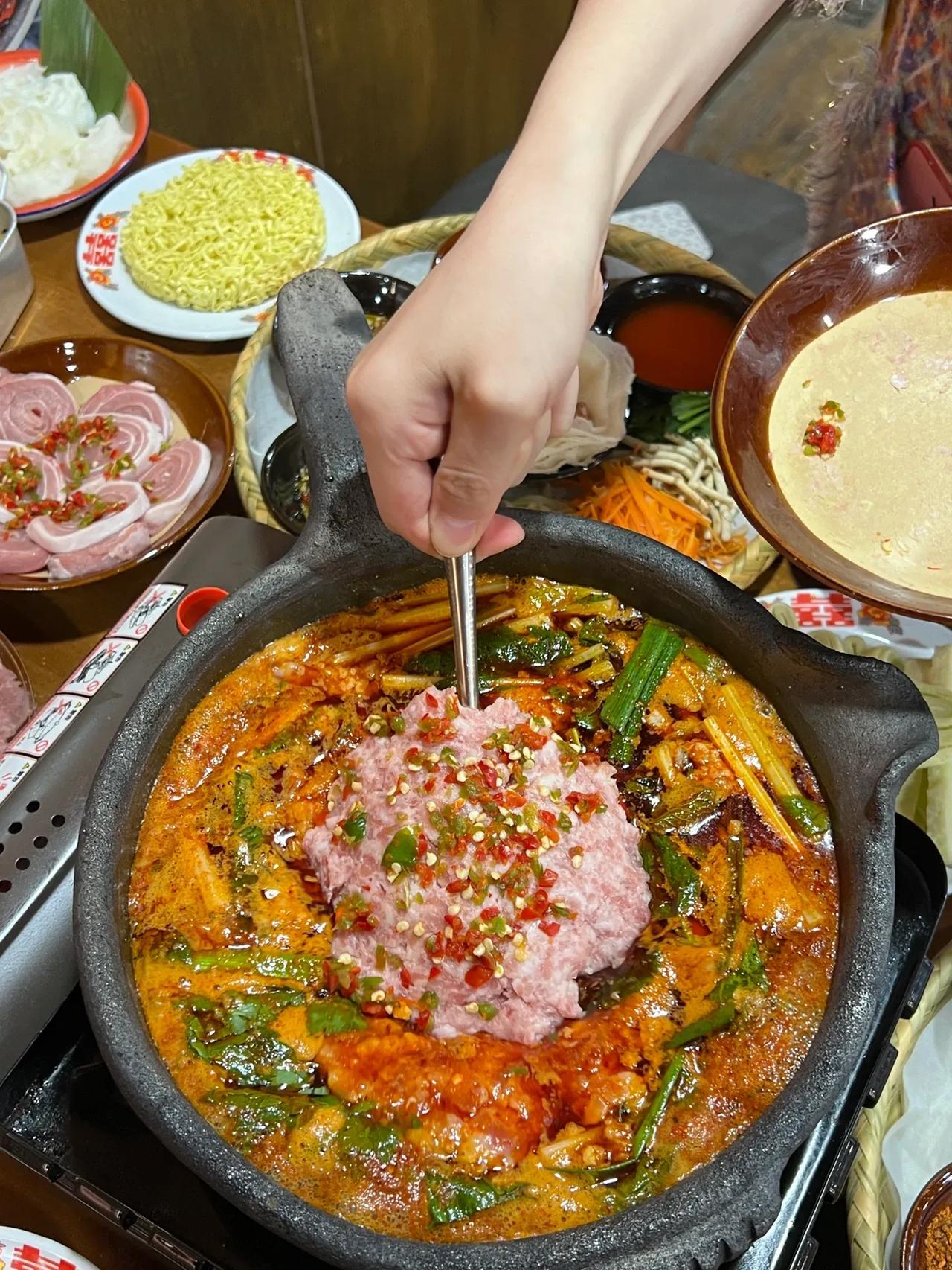 在重庆！！！他家真的还没有对手。。。

😋最近吃到最满意的一家夺夺粉了，🌶️