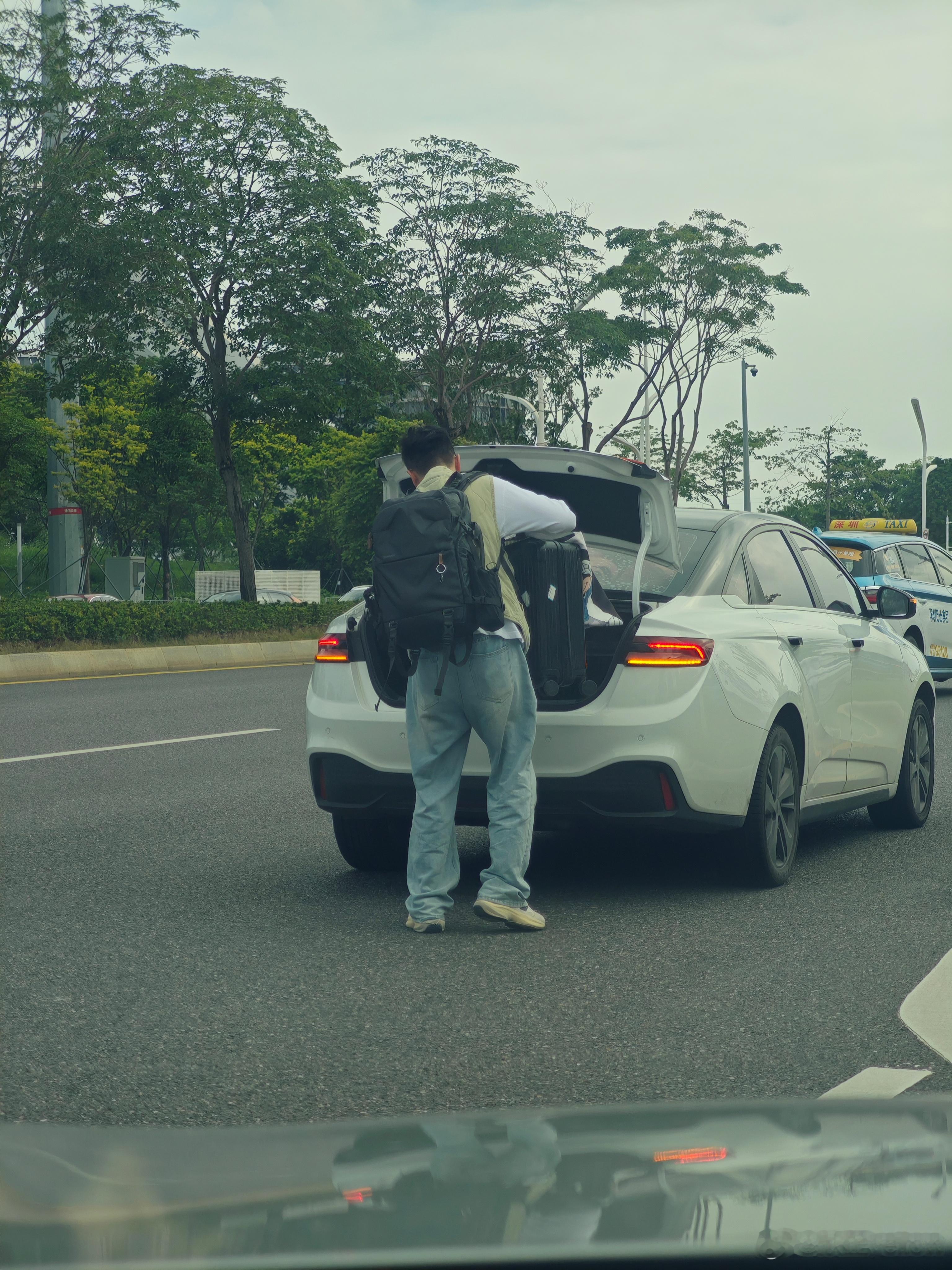 路遇为什么不在？？ 我想见韩su7[苦涩][苦涩][苦涩] ​​​