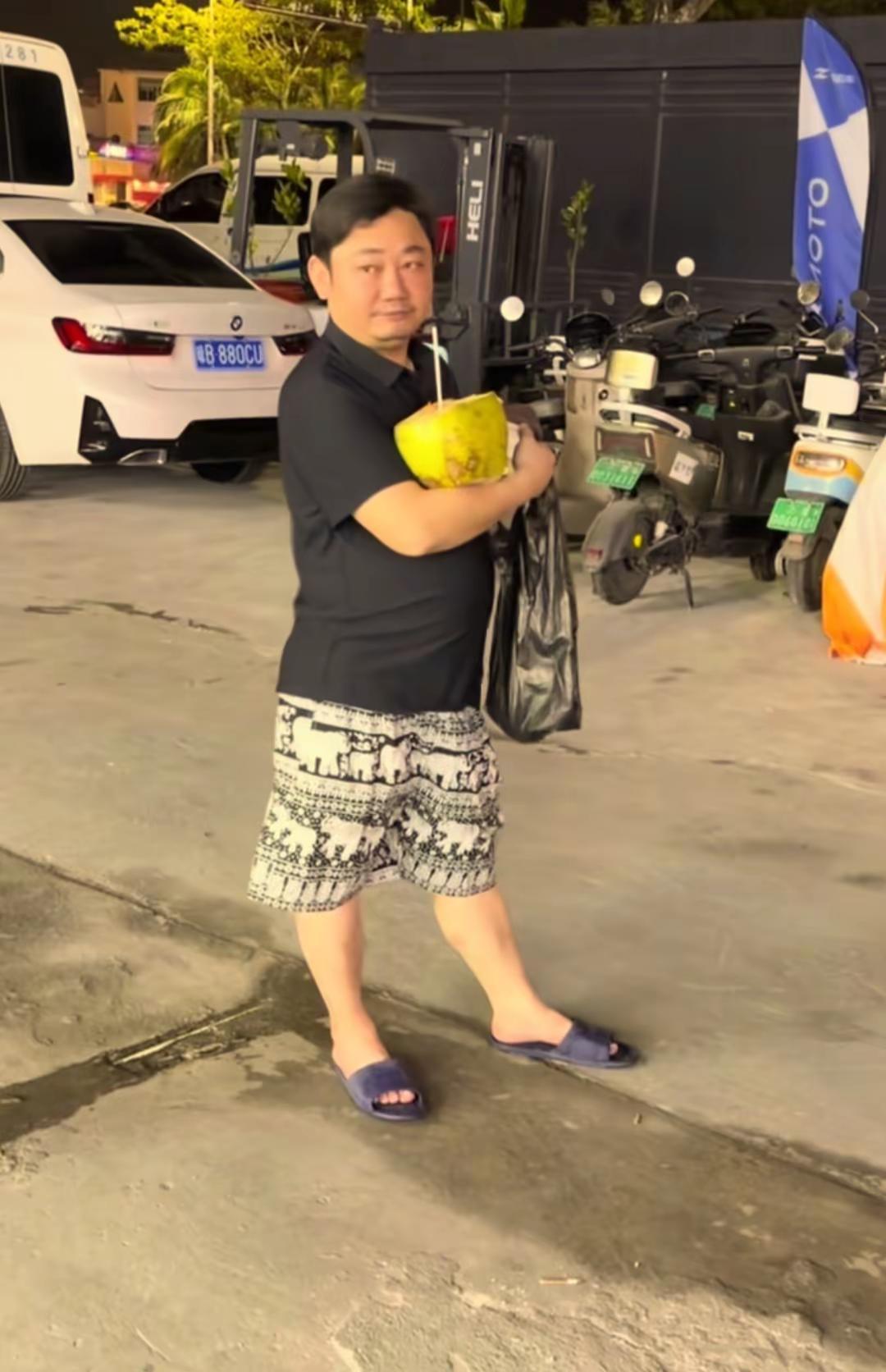 张雪的头号“黑粉”黄姜，张雪功臣之一。张雪能够取得今天如此瞩目的成就，离不开一个
