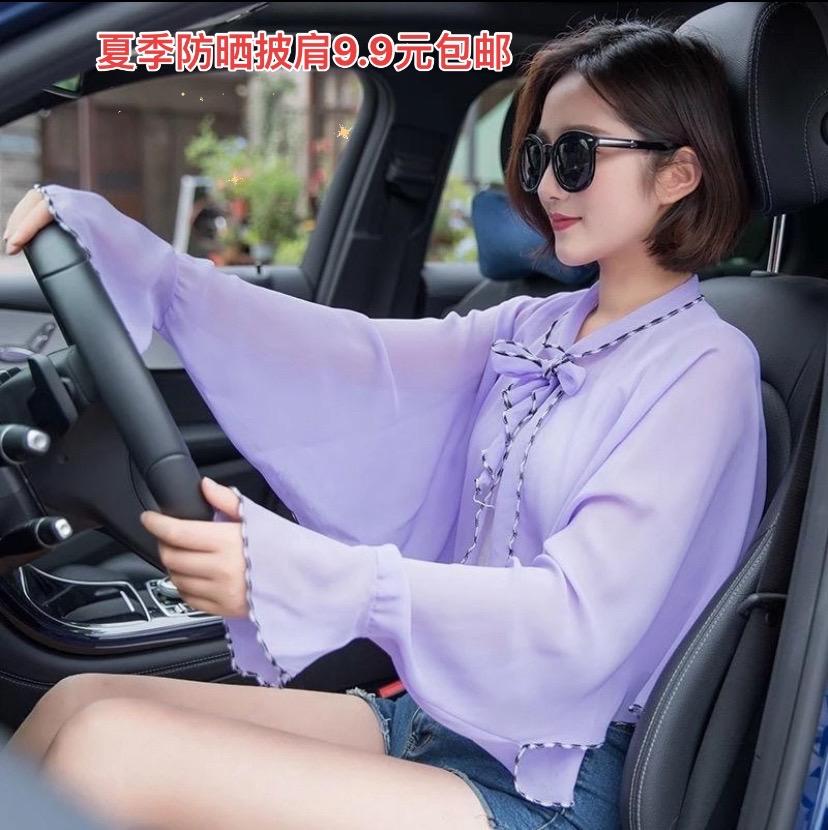夏天怕晒的姐妹，这个防晒披肩一定要安排上，它是这种斗篷式的，不沾身，很...
