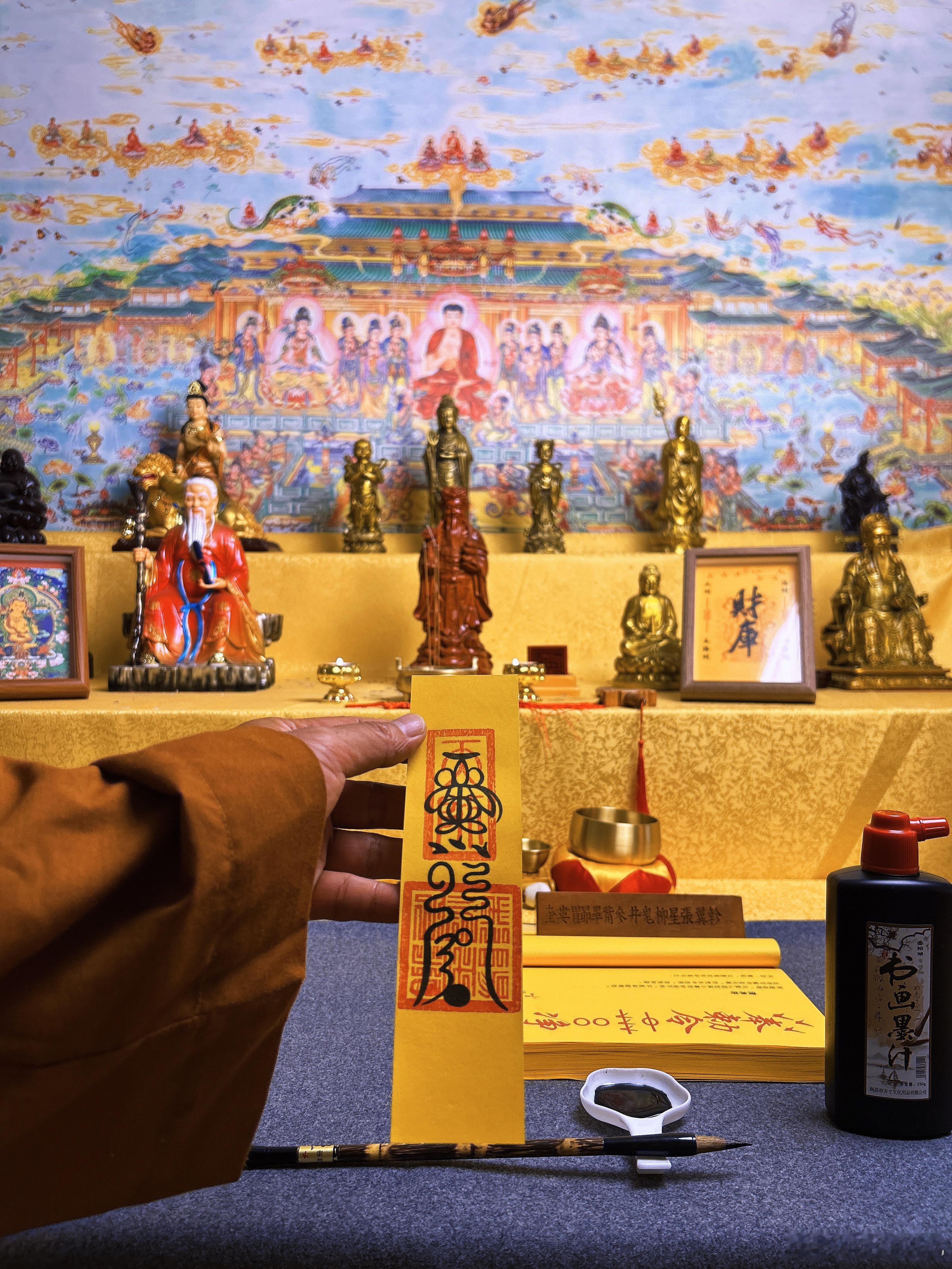 闲来无事，炼了一张“转运符”，已加持供奉三日。想要的缘主转发并且在评论区留言，明