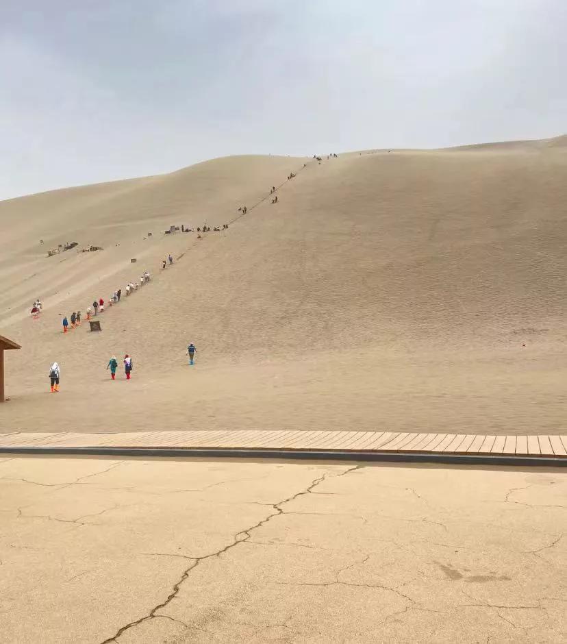 吐槽敦煌的的士为啥不愿意开空调
第一天机场落地敦煌，被一个女司机热情的拉客进了的
