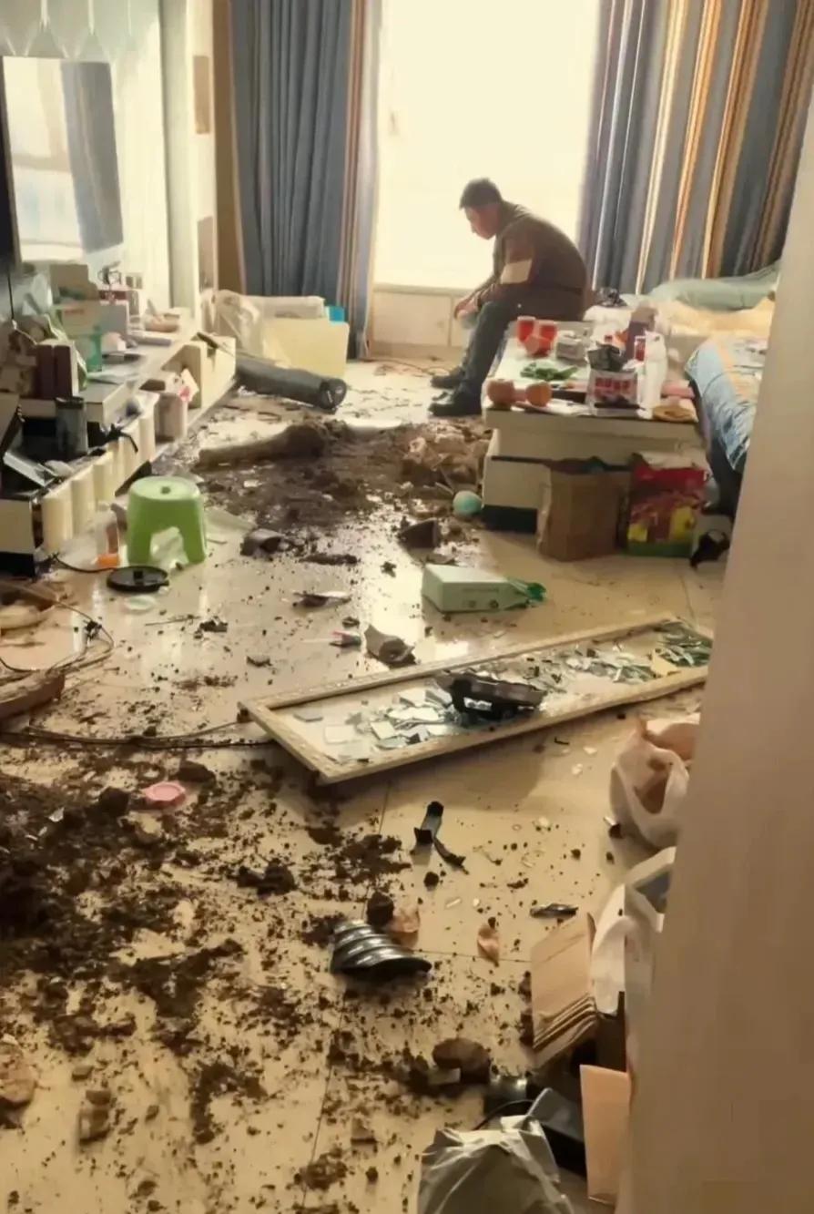 都猜猜是男人砸的还是女人砸的？