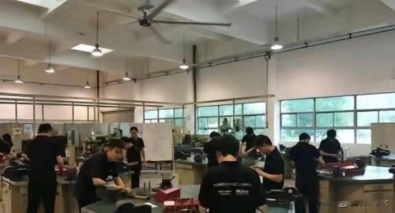 德国安的什么心？德国把好几个国家级重点实验室搬到了中国，而且是整个团队带家属过来