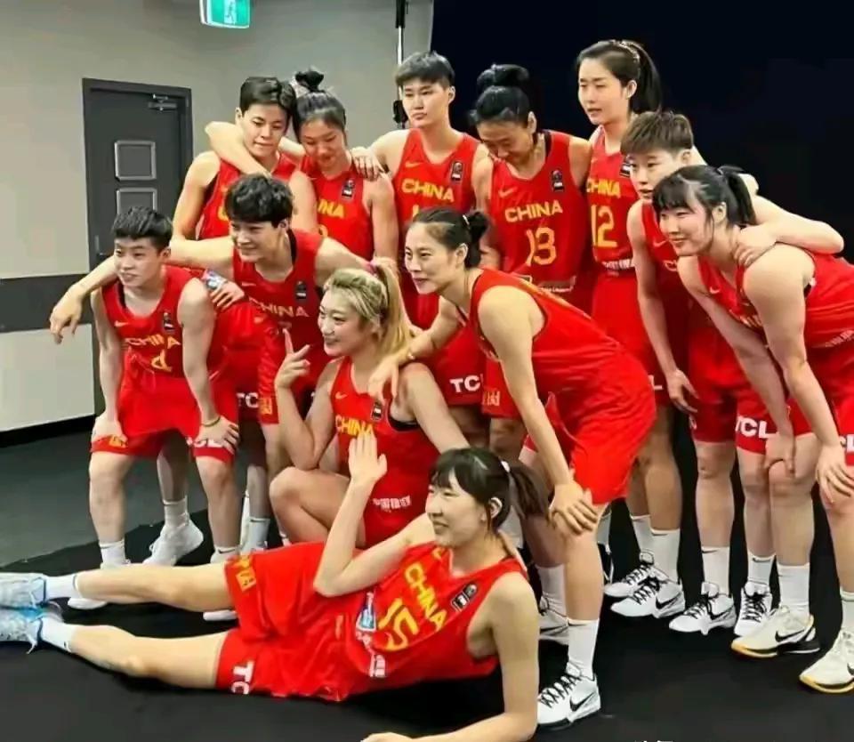 有李梦的女篮才是中国女篮，有李梦的国家队才是国家队。
李梦的回归是球迷的愿望，是