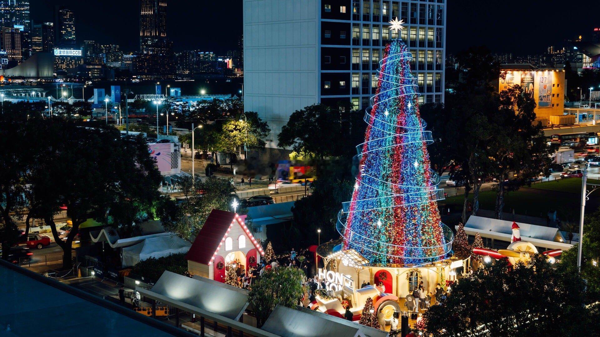 共赴香港冬日梦境   暖冬香港，精彩无限当维港的海风开始染上姜饼的甜香，中环的摩