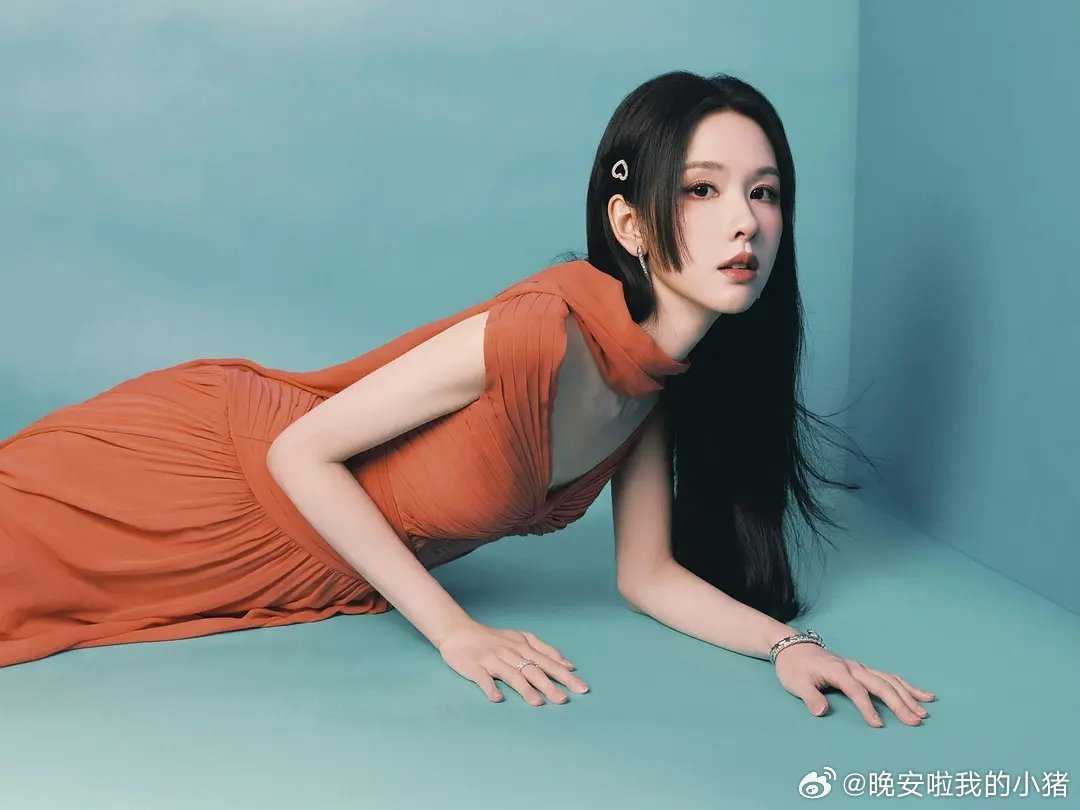 陈都灵本次活动礼服和珠宝都是高规格级别的