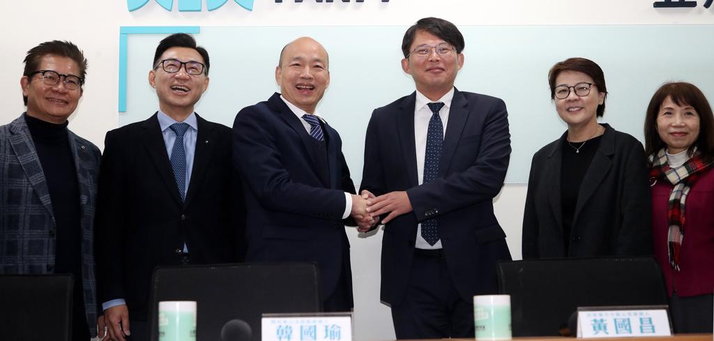 韩国瑜打出感情牌！台“立法院”龙头之战本周四登场，国民党韩江配今天早拜会了民众党
