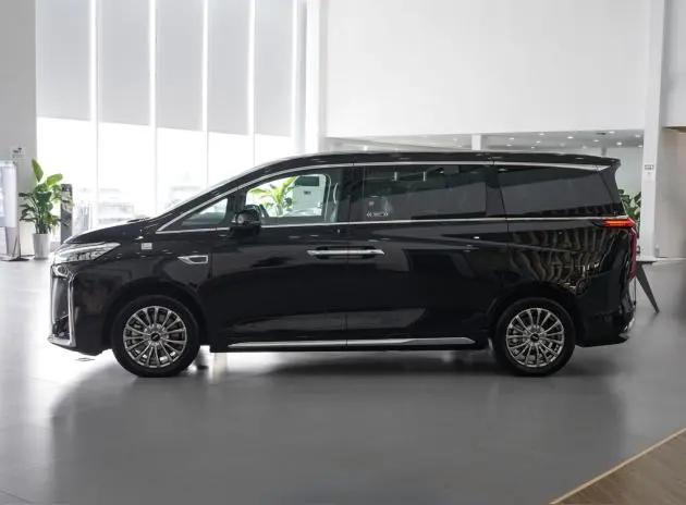 我一直有个疑问，现在卖汽车的主播，要么是官方主播，要么某4s店主播，为啥不把所售