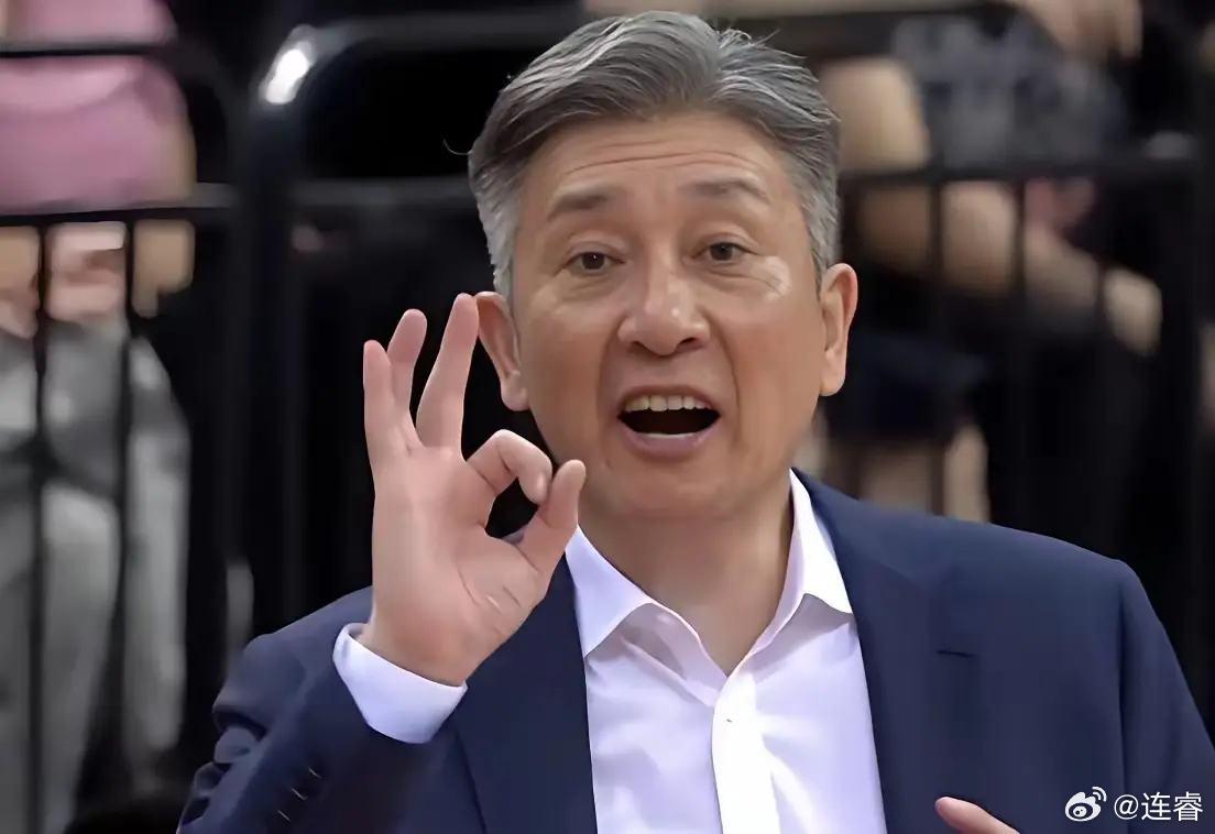 郑导这个阵容够花啊，双持球小外+双机动前锋+干脏活的马明坤，不要内线。给上海拉拉