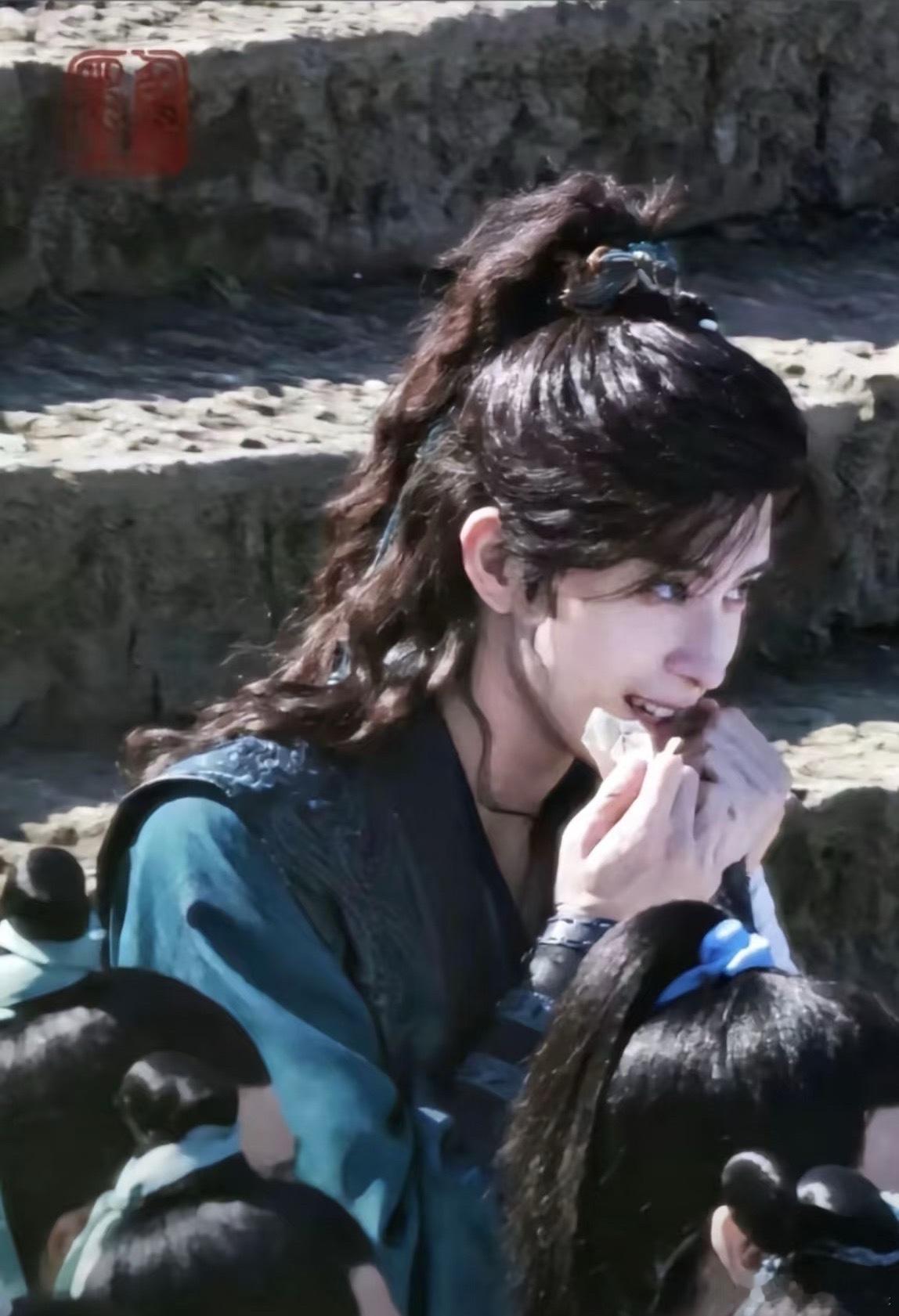 敖瑞鹏李长寿人设太讨喜敖瑞鹏在帅和抽象之间秒切三集追完直接锁定师兄太稳健为本周下