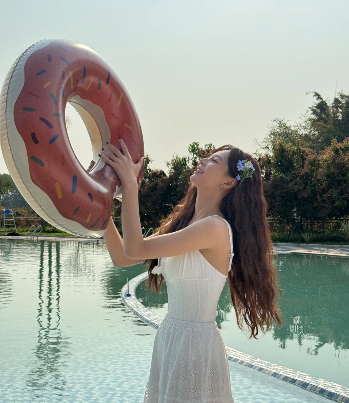 笑不活了家人们！再老实的人上了歌手都会发疯 沈梦辰被热搜追着跑的样子，像极了被甲