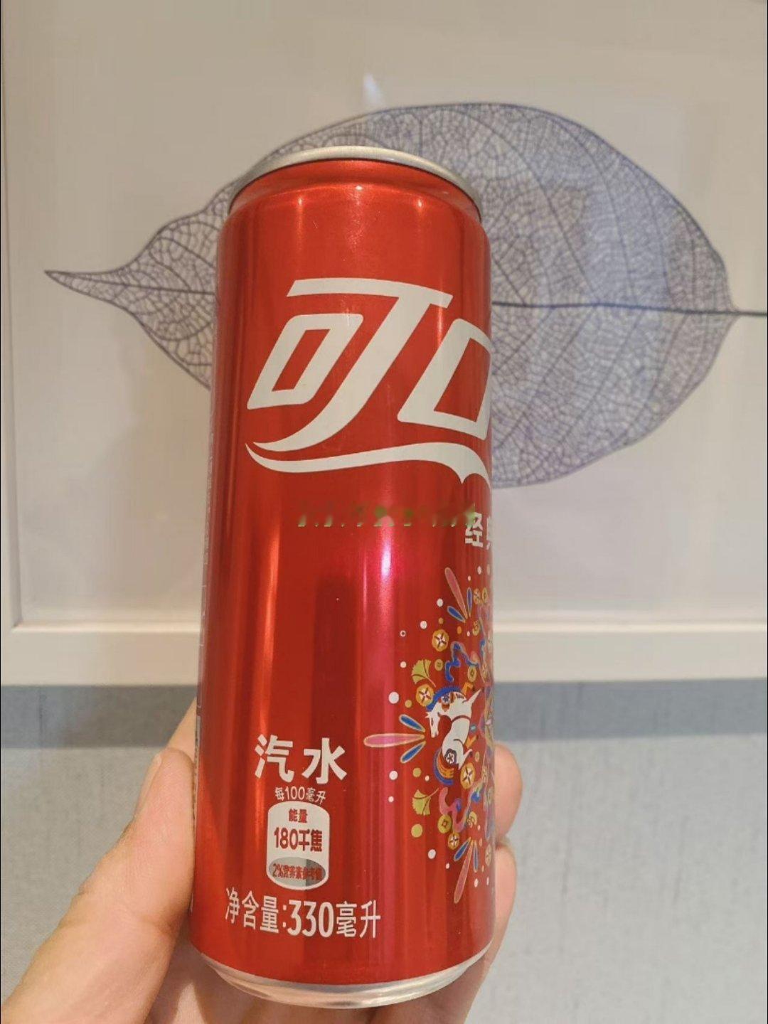 打开可口可乐打开一个很新的年  过年就喝可口可乐马年限定烟花罐🔥打开可口可乐，