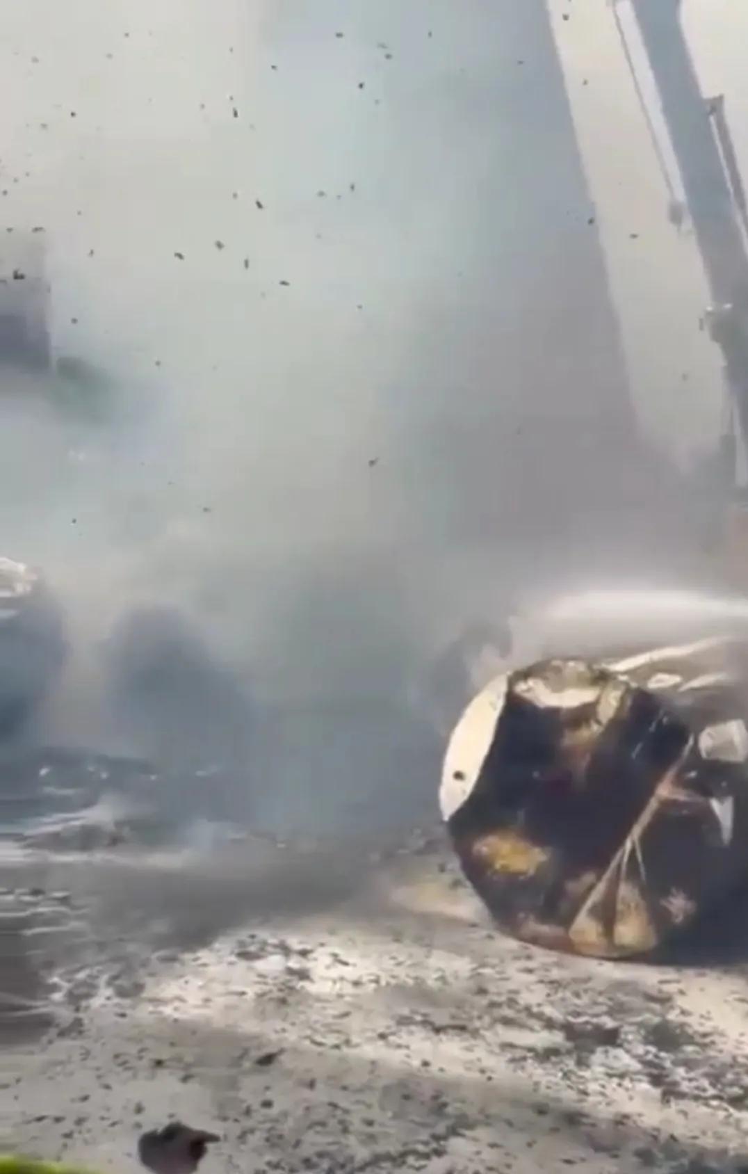 在伊朗“真实承诺-4”行动第67轮打击中，发射的导弹直接命中以色列海法港，一些港