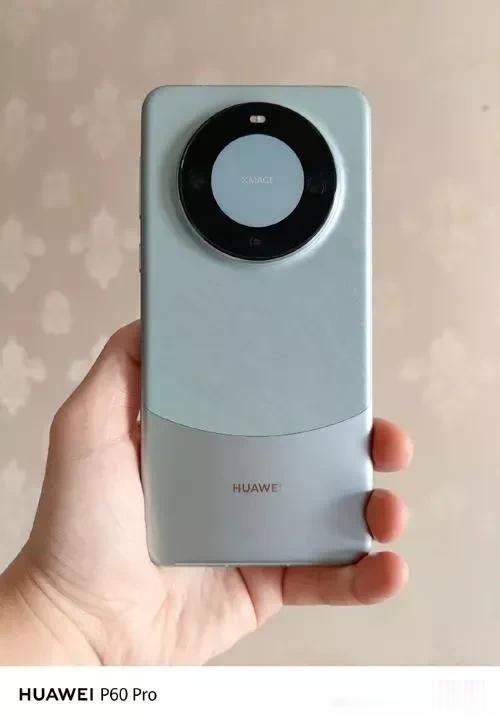华为Mate 60 Pro手机在开售后的一周内，消费者们发现想要以原价购买这款手