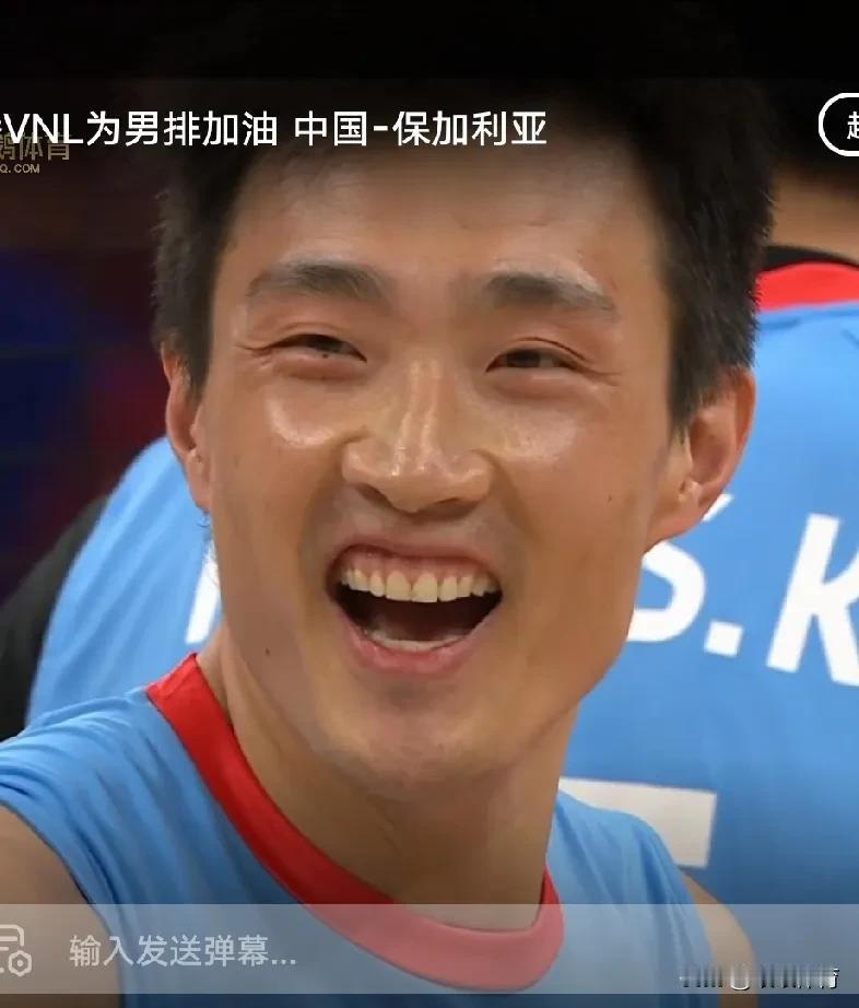 【中国男排第一局23-25失利，单局失误送出8分，季道帅拿7分】
中国男排第一局