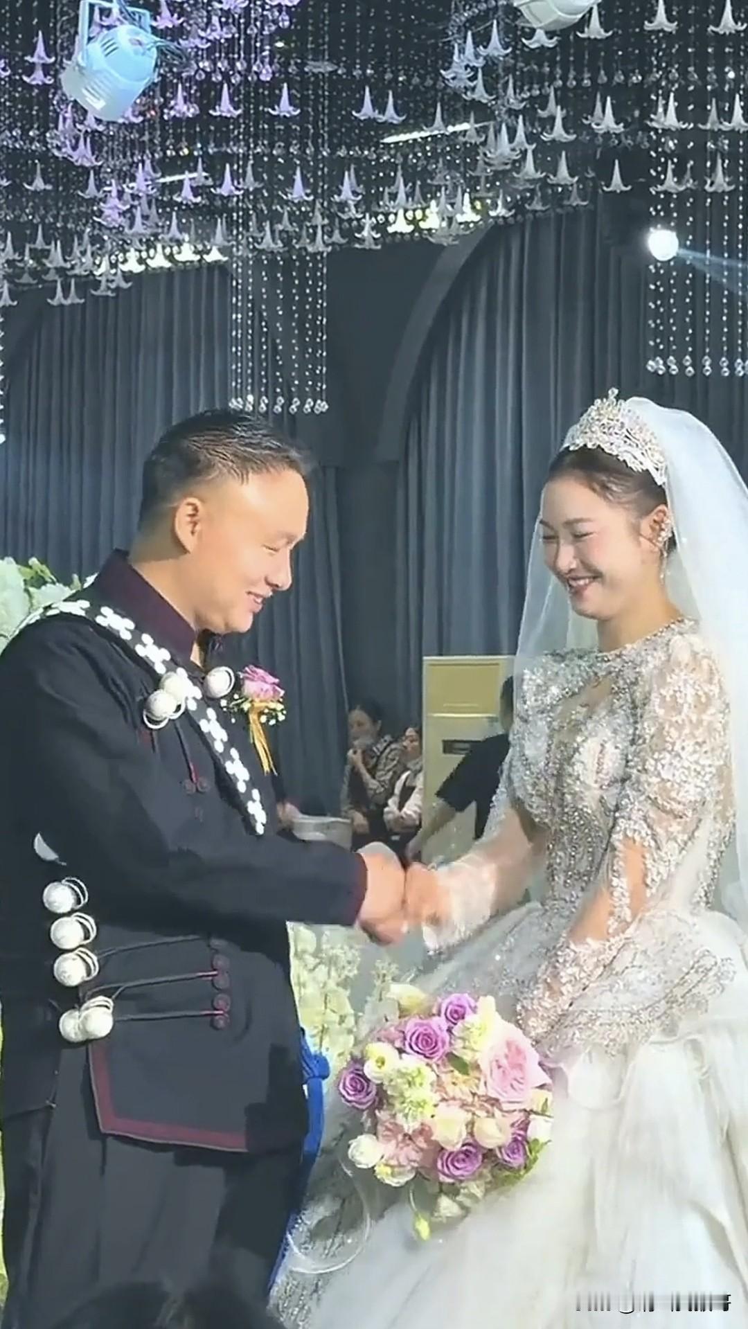 结婚这样握手是什么寓意？合作愉快？