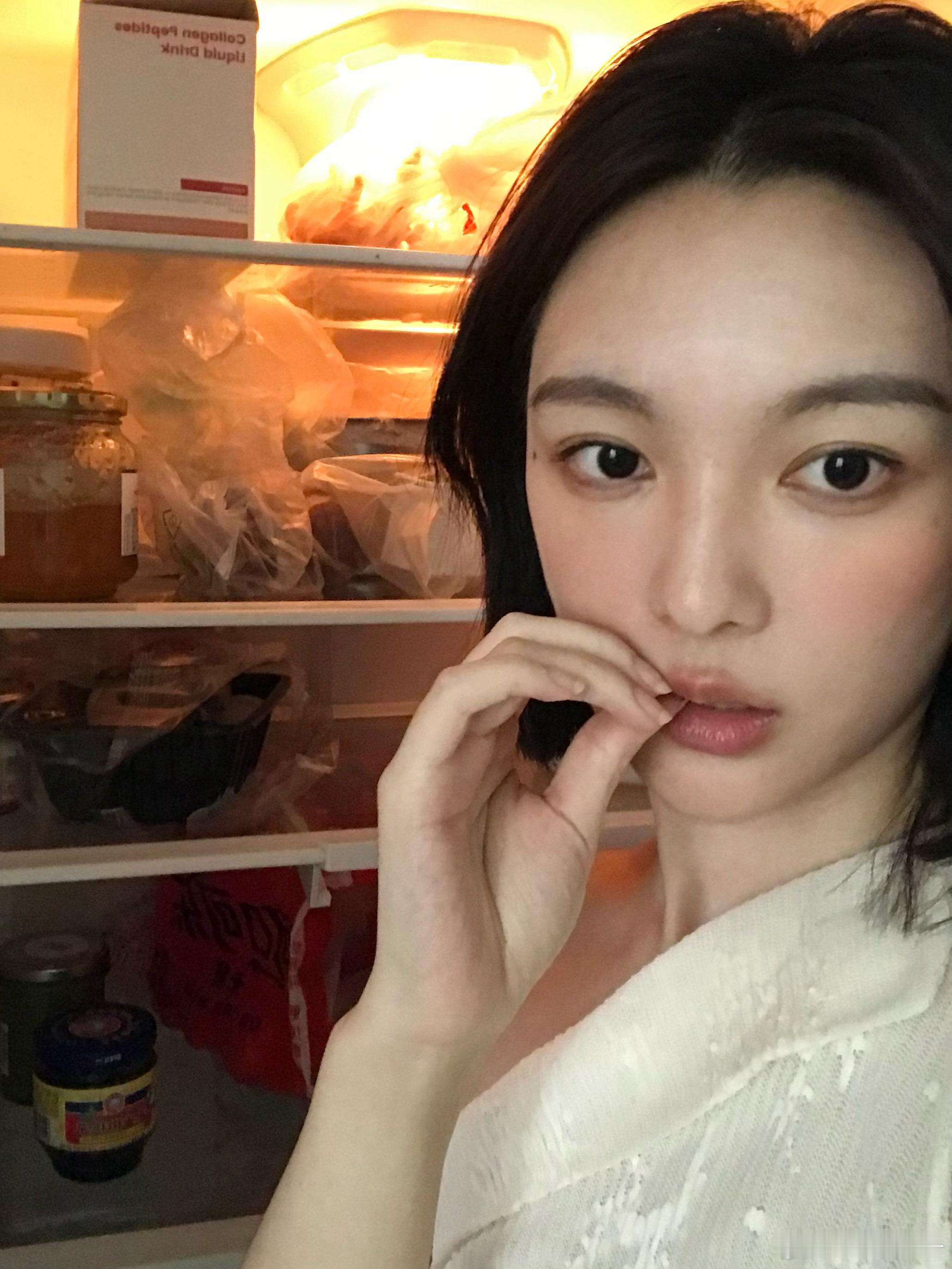 九月的七七八八p1p2在学习韩女拍照姿势p3老钱味很重的小猫p7工作日常p8跟着