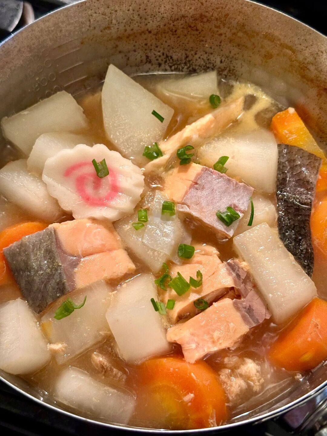 三文鱼味噌红白萝卜煮🍣好简单但好鲜美清甜