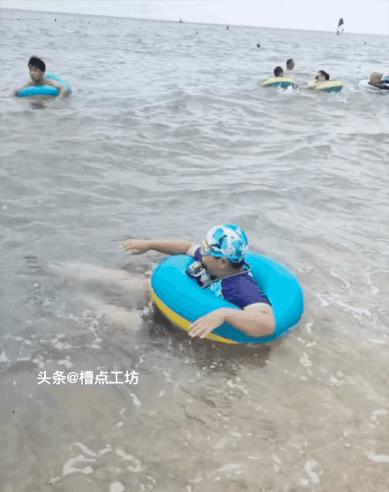 一次海边游玩，一辈子都不想看到海浪。