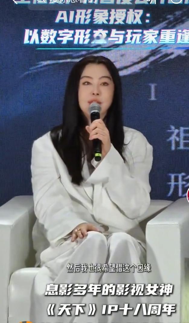 息影多年的王祖贤近日现身广州，为《天下》IP十八周年活动站台，首度公开回应自己的
