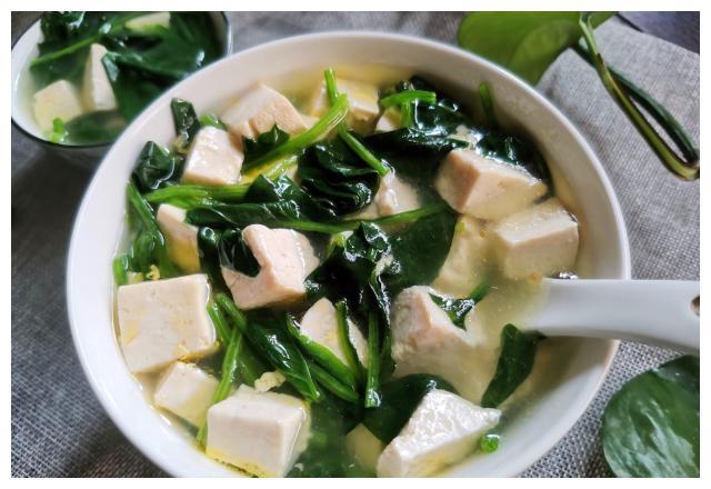 冷知识：菠菜和豆腐能一起吃，提前焯水处理，根本不会形成结石

长期以来，民间一直