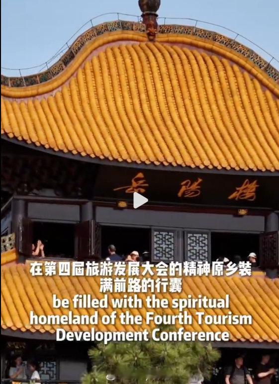 外卖小哥教外国人背岳阳楼记外卖小哥带外国人用英文背《岳阳楼记》，直接把文化输出玩