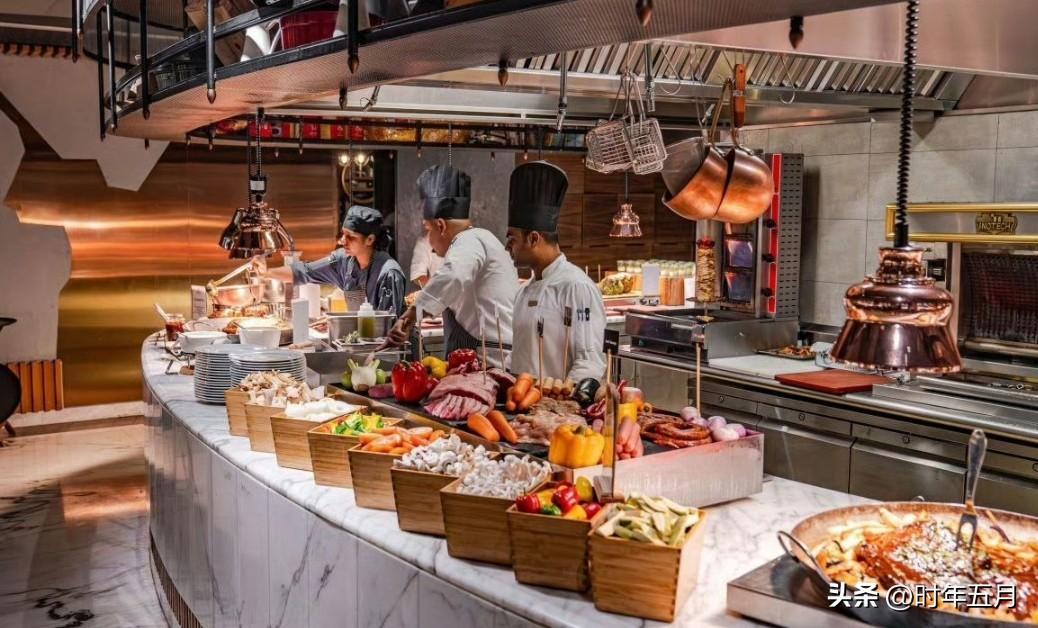 【王爷也没钱了！！！！】

卡塔尔当局正在结束为滞留游客提供免费食宿的计划

这