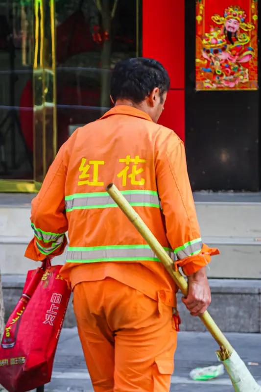 成功离不开自己的努力？这事儿还真不能一概而论。
现在很多人觉得努力就会成功，可这