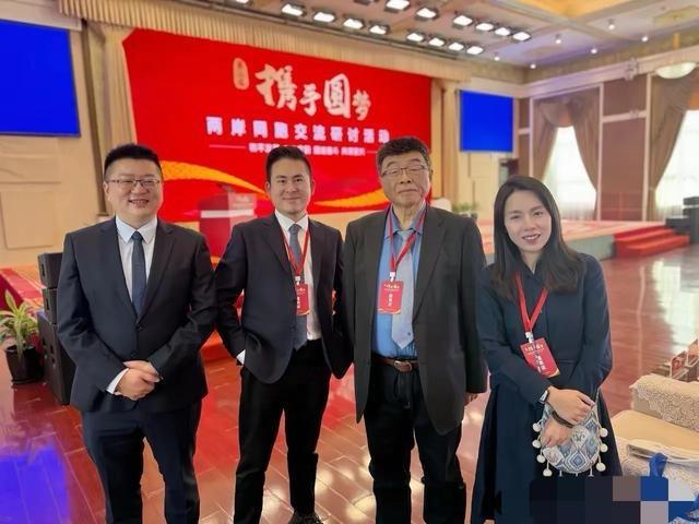 邱毅现场点出哪两大振奋人心趋势

9月11日，乌鲁木齐迎来一波“统派大咖团”！洪