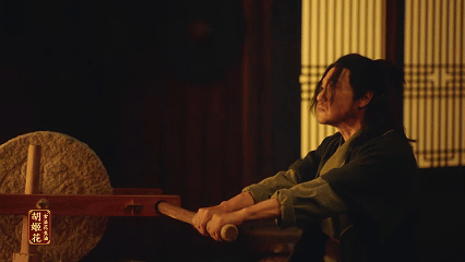 贾冰演了个笨东北人对“笨”的解读，藏着生活里的聪明劲儿！贾冰举着油杯说“笨鸡蛋、