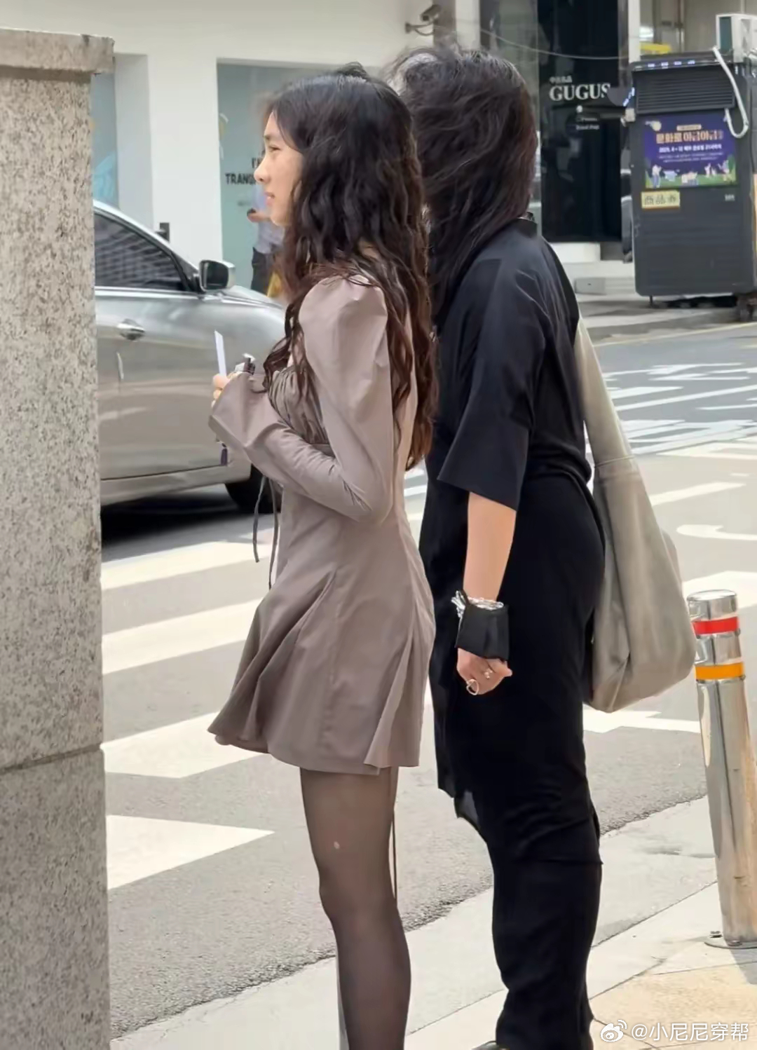 孙莉带女儿现身首尔，多多穿破洞丝袜，素颜精致，气质比妈妈还好！！！ ​​​