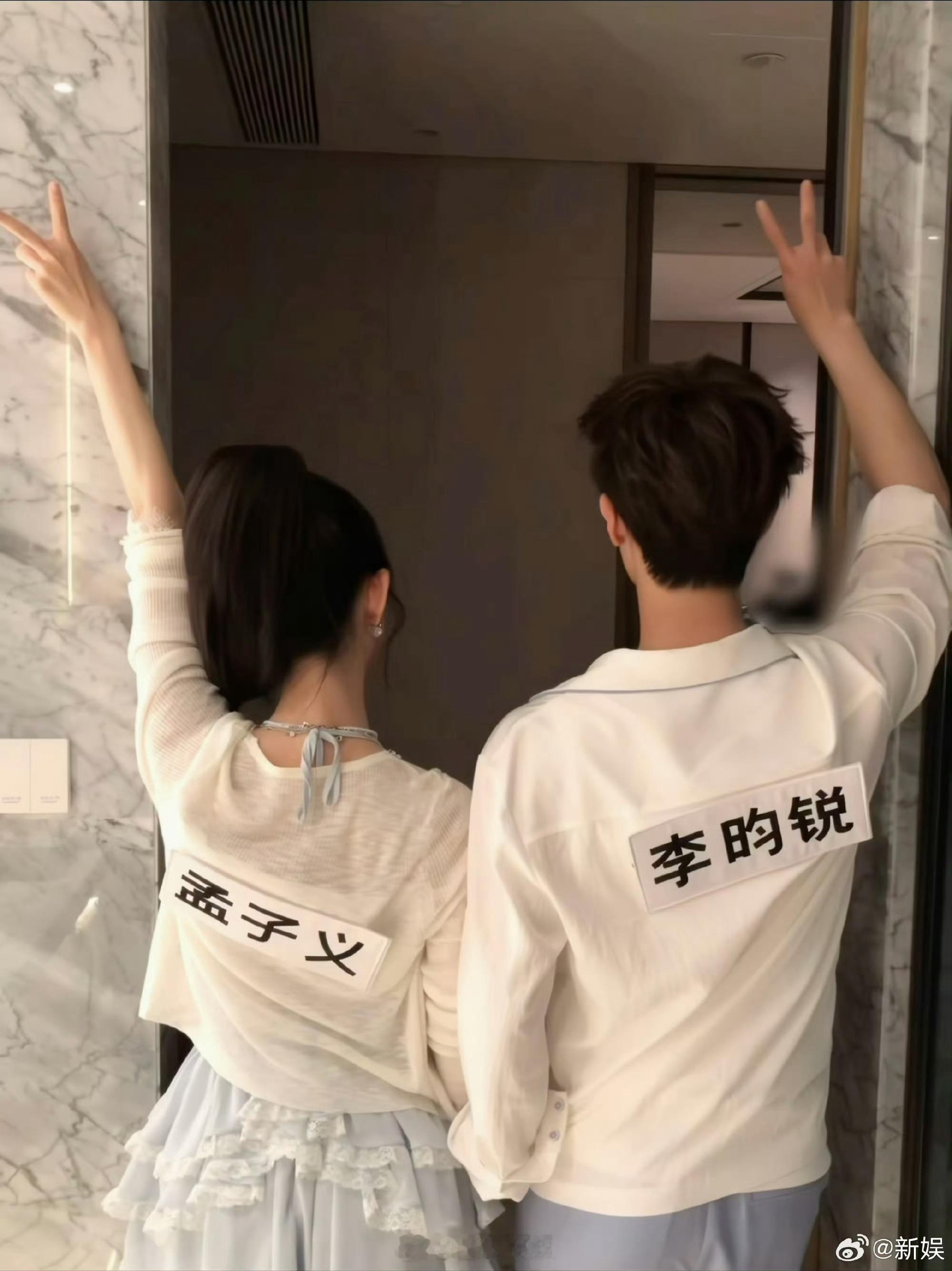 孟子义李昀锐尚公主情侣自拍，待播古装剧《尚公主》释出一组复古胶片拍立得，被网友称