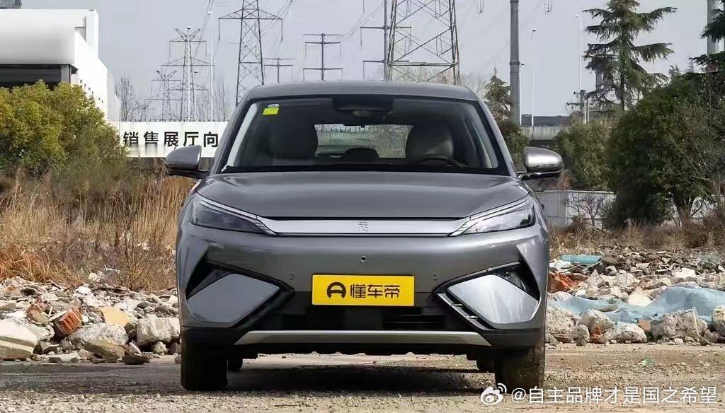 懂车帝神操作又来了2025款元 plus背景干脆是垃圾堆 比亚迪 还有懂车帝 你