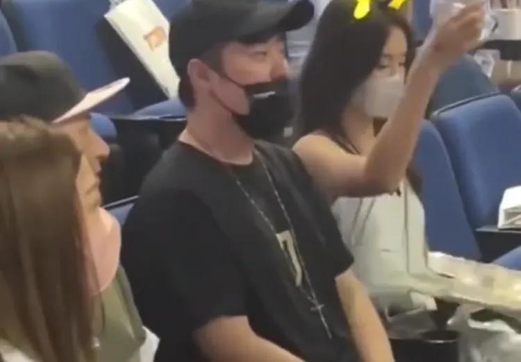 说明别人是真爱，他前妻都另外结婚了，还有什么好说的，这个社会离婚太正常了，又不是