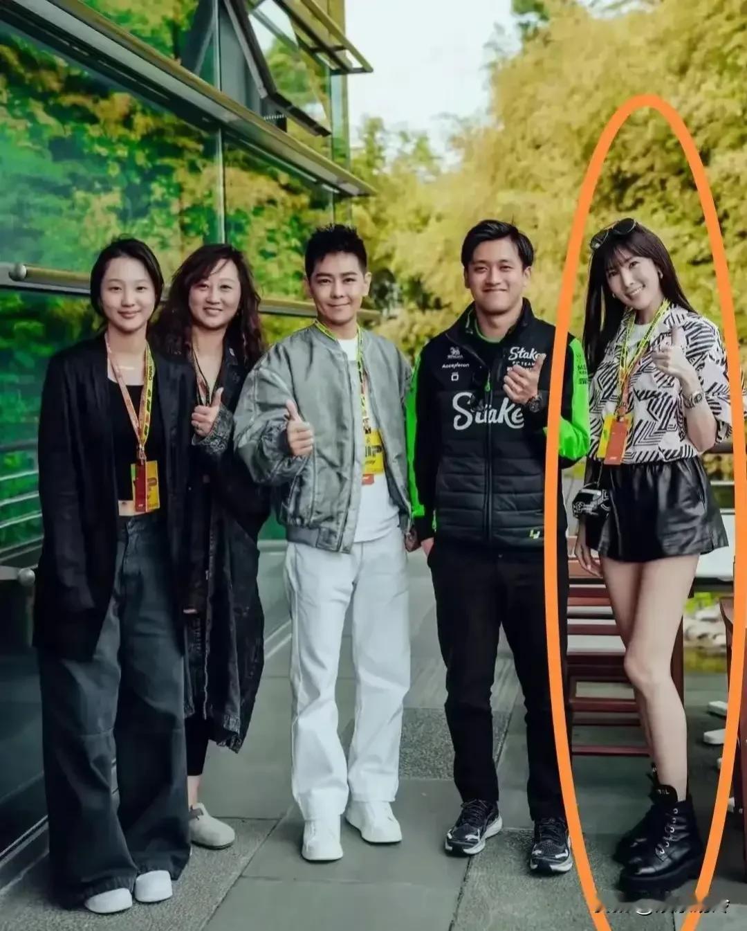 光从外表看，陈若仪配林志颖绰绰有余。林志颖刚出道时颜值可以说是惊为天人，不然也掀