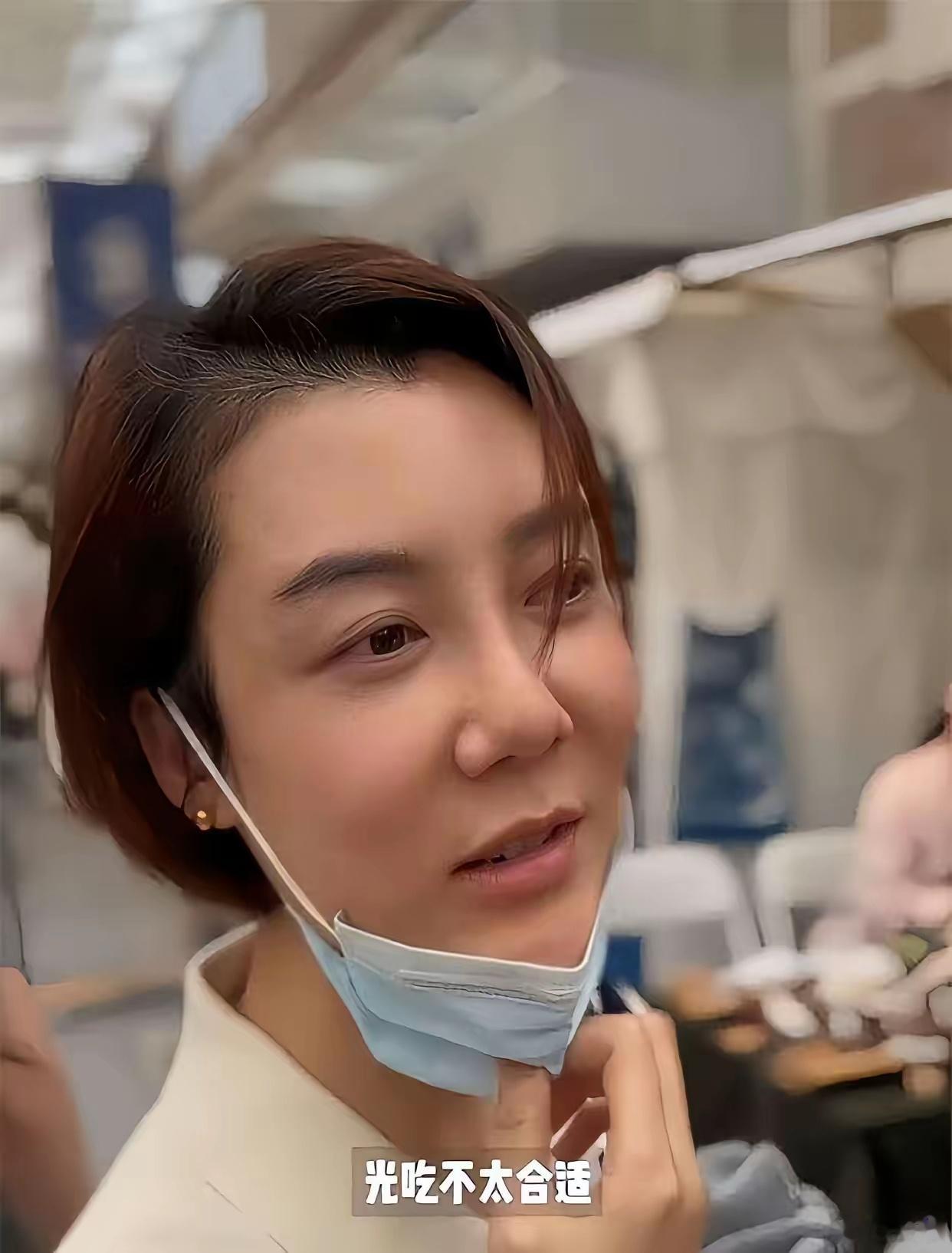 我记得她以前好漂亮啊！ 现在怎么变成这样了她经历了什么啊？ 