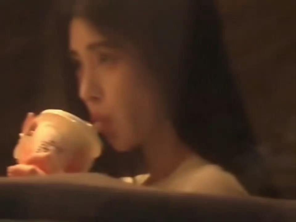 狗仔拍到的鞠婧祎认真干饭 不管你狗仔怎么拍，我鞠姐都只干饭，0️⃣绯闻女明星就是