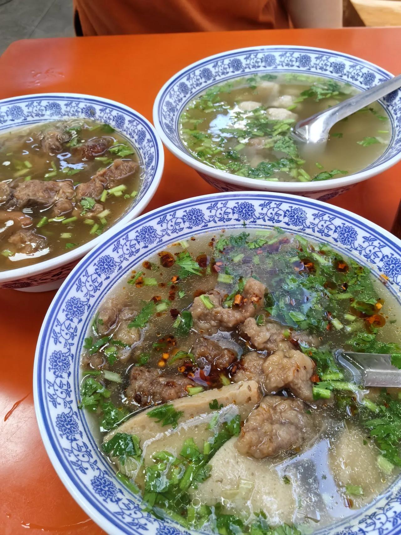 避开人潮，选在端午节假期过后出发去了临清游玩，吃当然是第一位的[捂脸]扣碗、什香