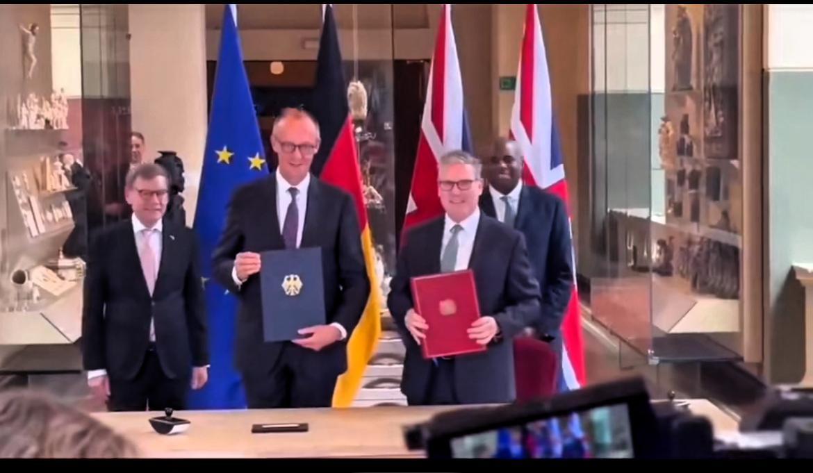 欧洲轴心联盟成立了！

英国首相斯塔默与德国总理默茨签署了英德友好条约。
条约规