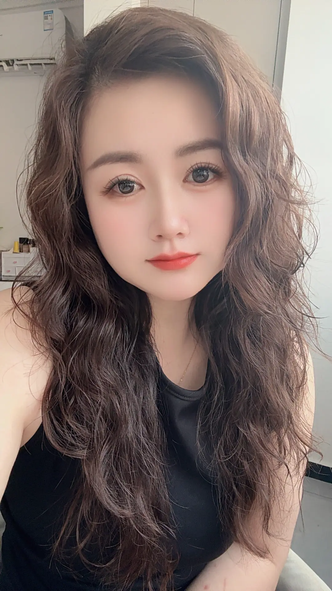 这辈子谁也不羡慕，就羡慕有脑子有心眼的人，人前一套背后一套，真真假假...