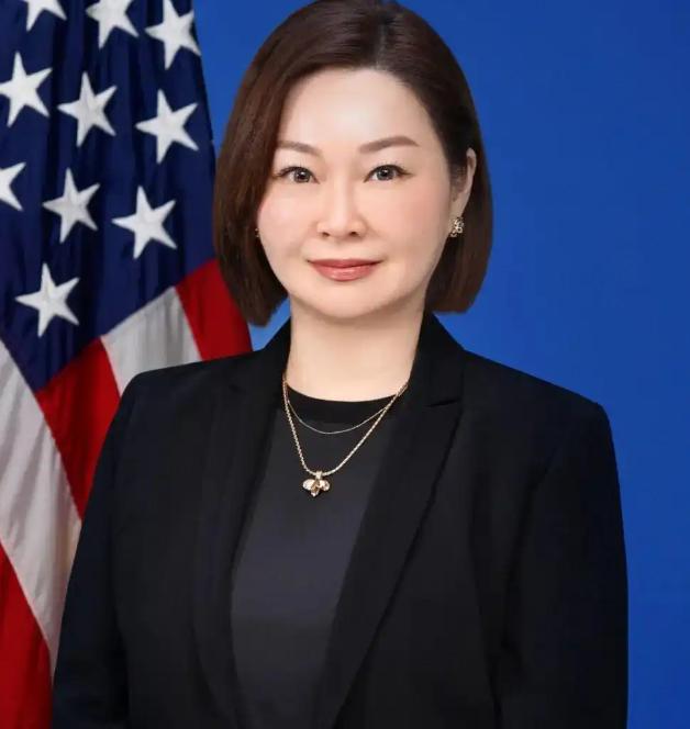 新任美国驻武汉总领事霍诗翎（Leslie Hope）。
 
霍诗翎于2026年8