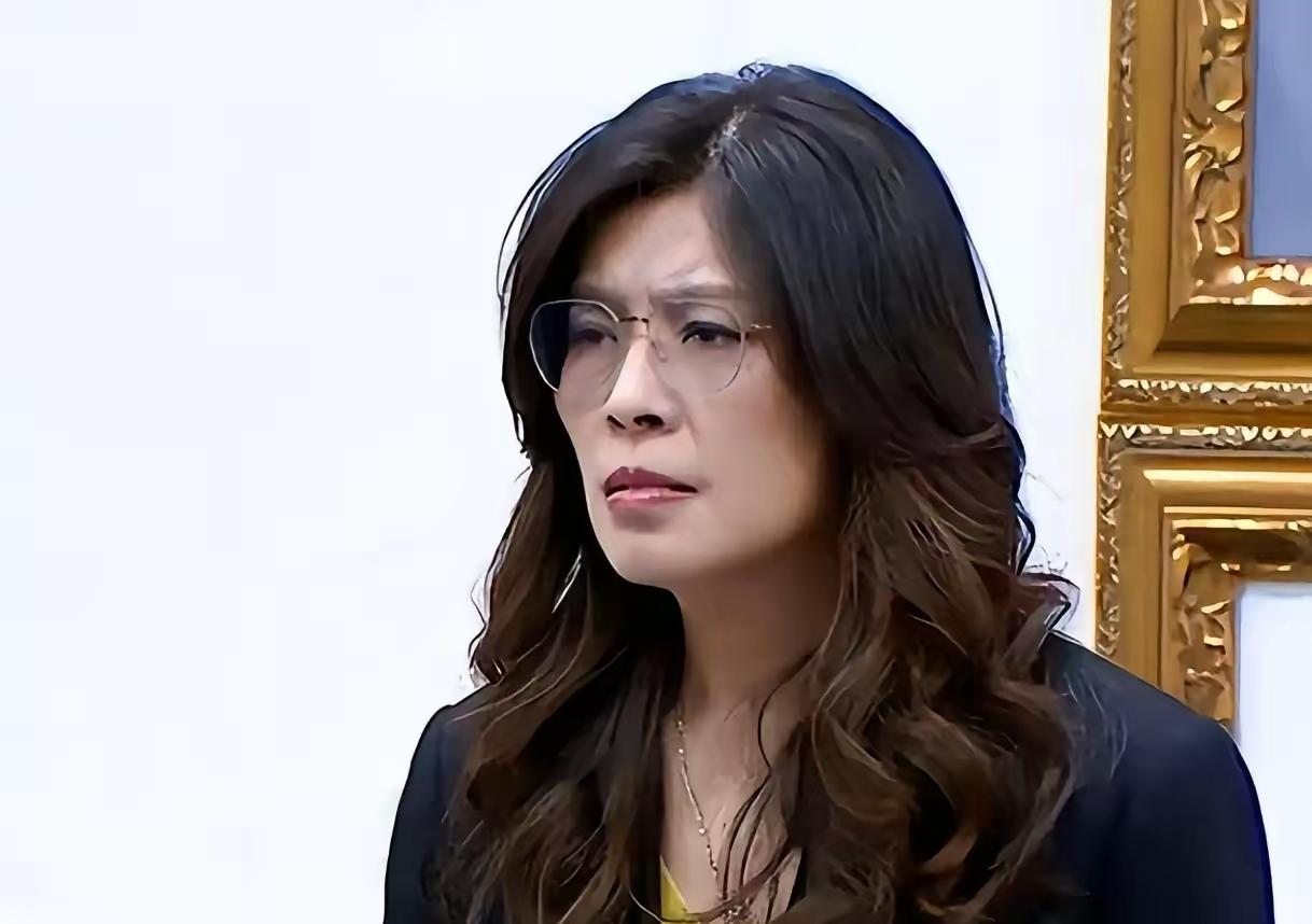 国民党那边刚拿到大陆的好处，郑丽文转头就放话了。她说至少五年内，都不支持两岸统一