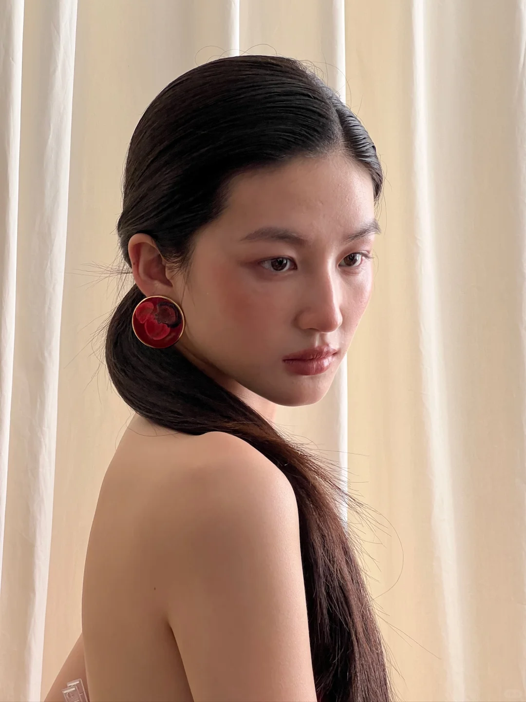 戴耳环的少女