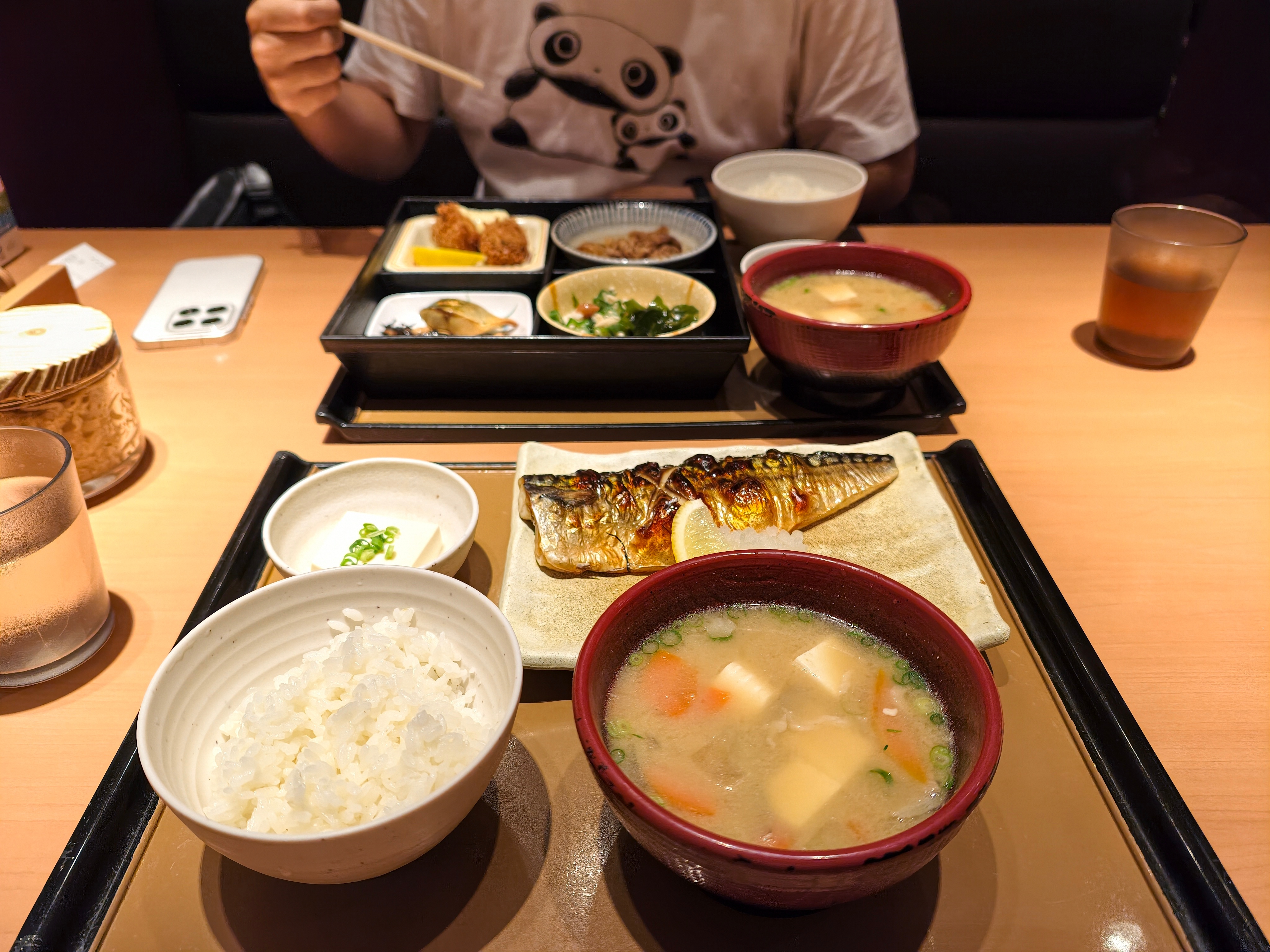 说到这个就想起上个月去日本的时候他们的米饭🍚分量是真的小，好多地方还不能加饭。