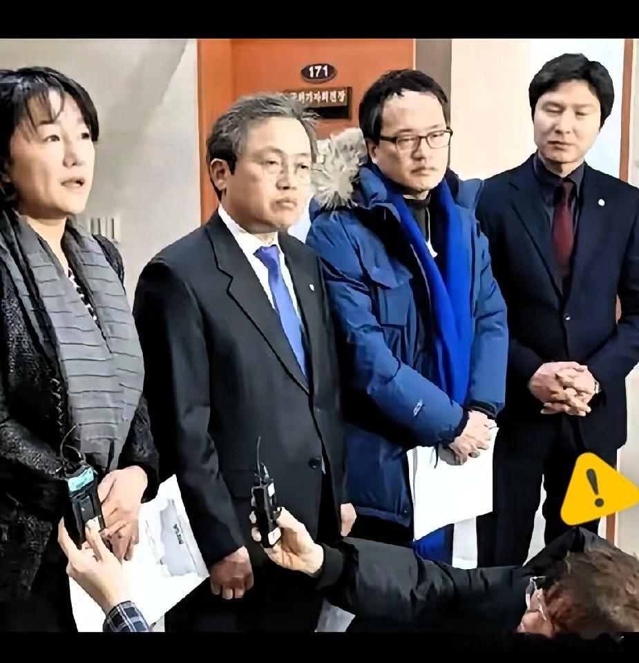近日韩国那窜访中国台湾省的朴洙莹、郭相彦、金载原三位丑陋的韩国会议员，记住你们在