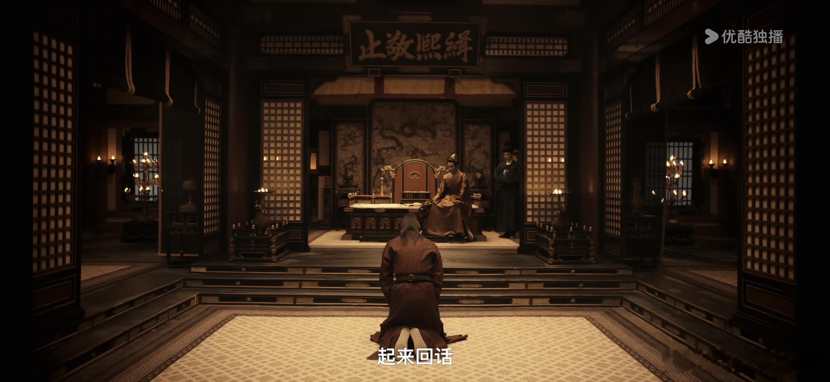 笑死，展咪咳嗽两声，皇帝就立刻让他站起来，还故意用棋子逗猫玩，啧啧啧……（咪的手