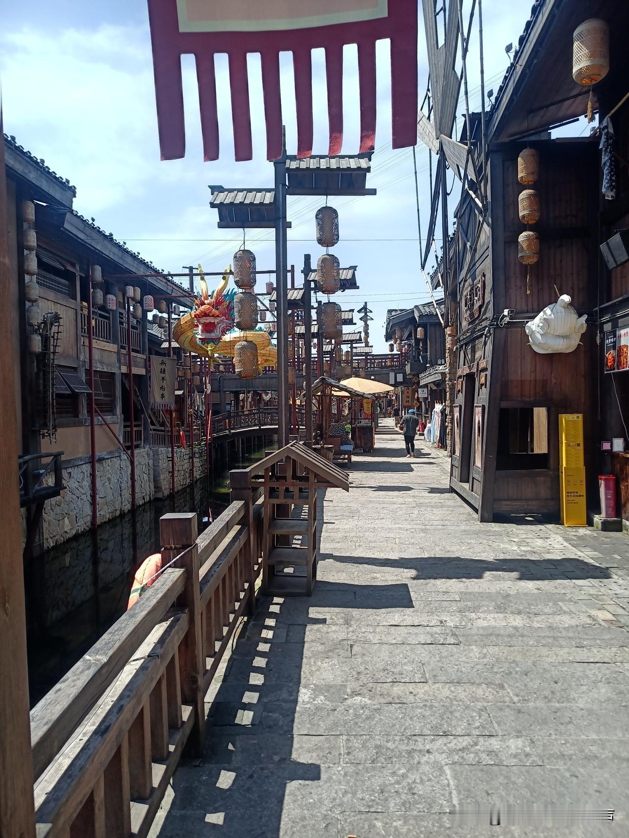 炒股赚钱不容易，可你能做好以下三点，财富会慢慢朝你走来！

一、丢掉快速赚钱一夜