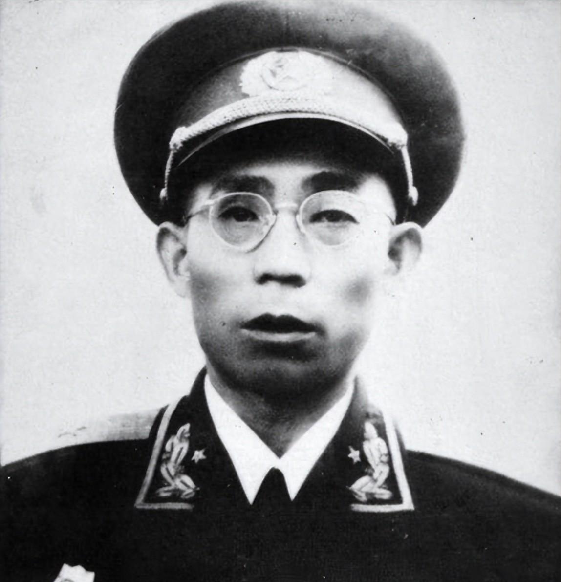 1952年开国少将回到家乡，苦寻当年被强抢的妻子，妻子坦言自己也是无奈之举，你会